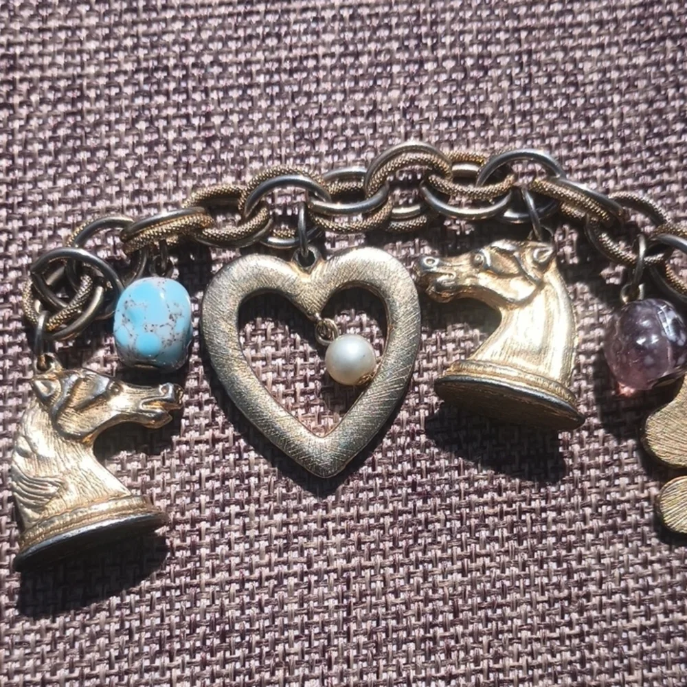 Vintage Gold Tone Charm Bracelet - Picture 4 of 7